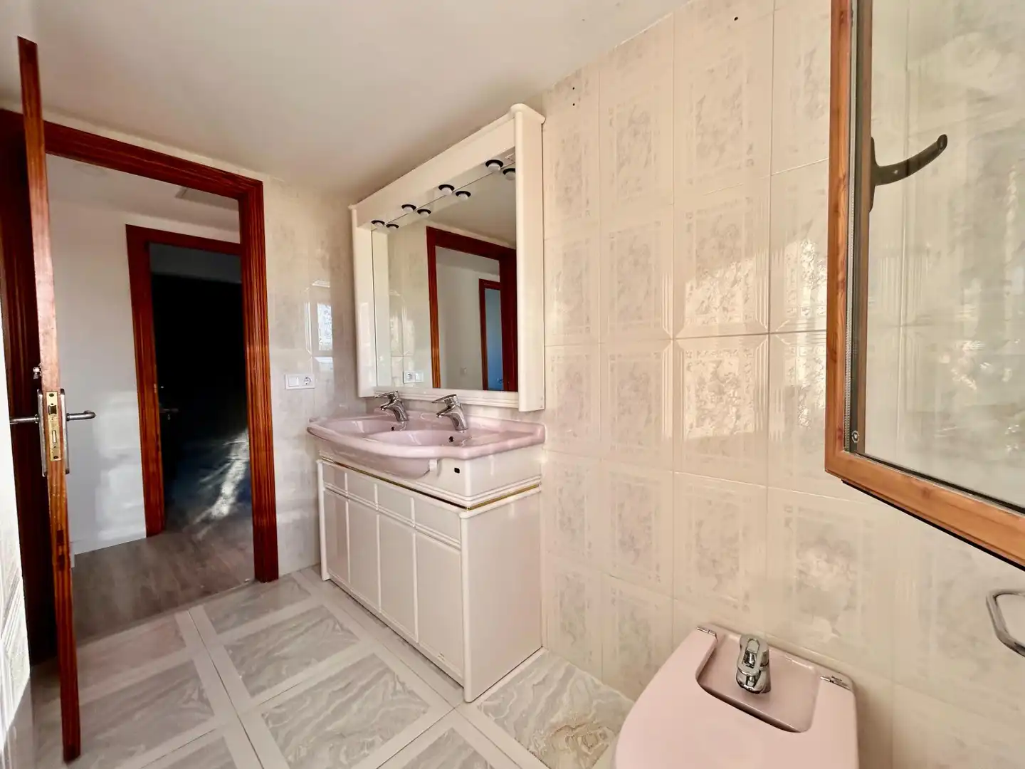 Bathroom of Flat for share in Inca  with Parquet flooring, Terrace and Furnished