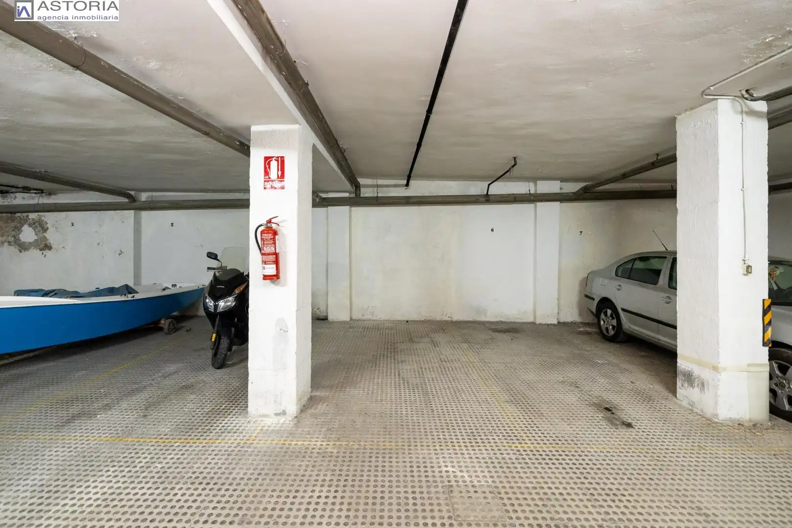 Parkplatz von Garage zum Verkauf in Granada