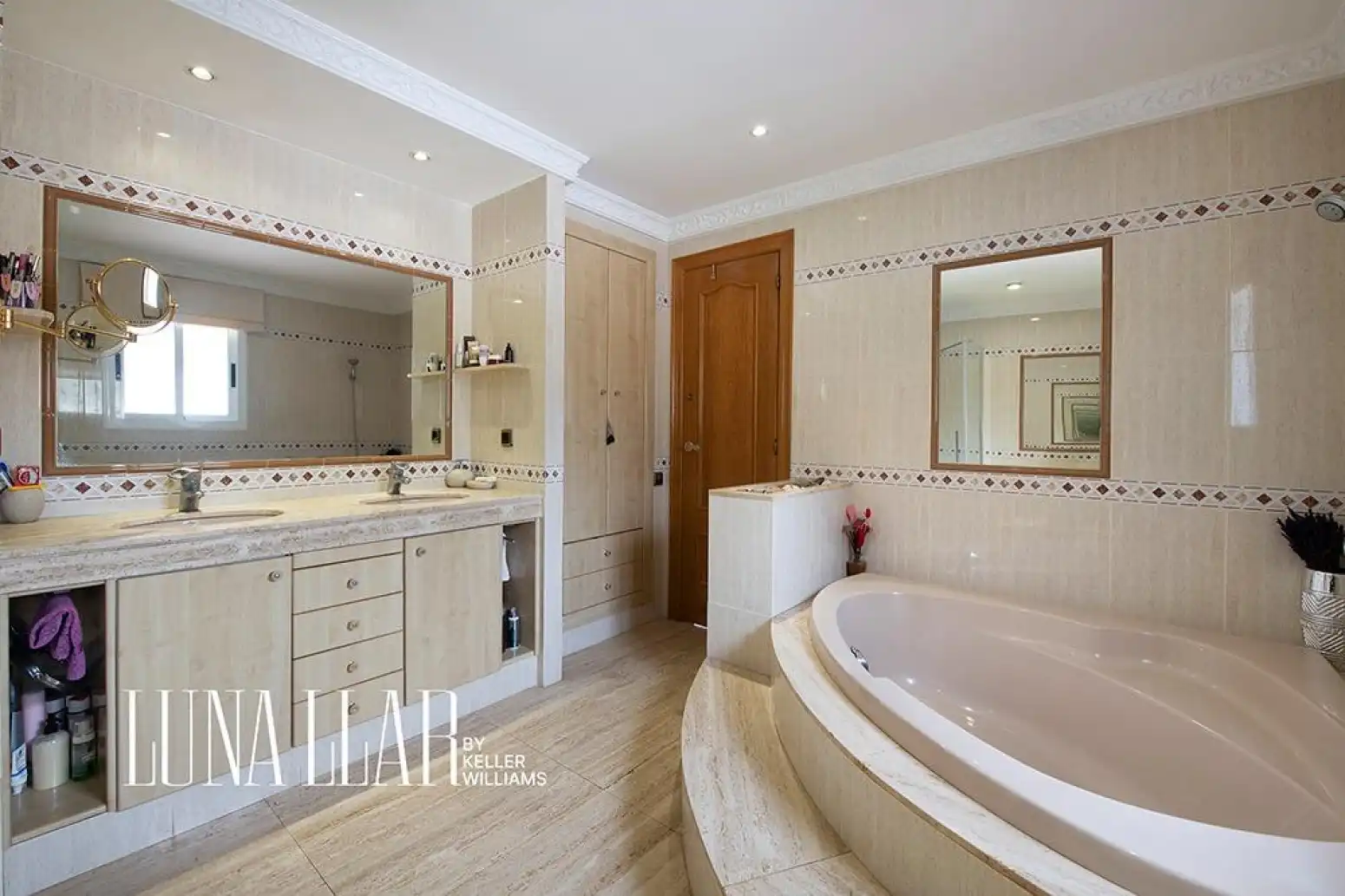 Bathroom of Houses for sale in Castelldefels  with Air Conditioner, Heating and Terrace