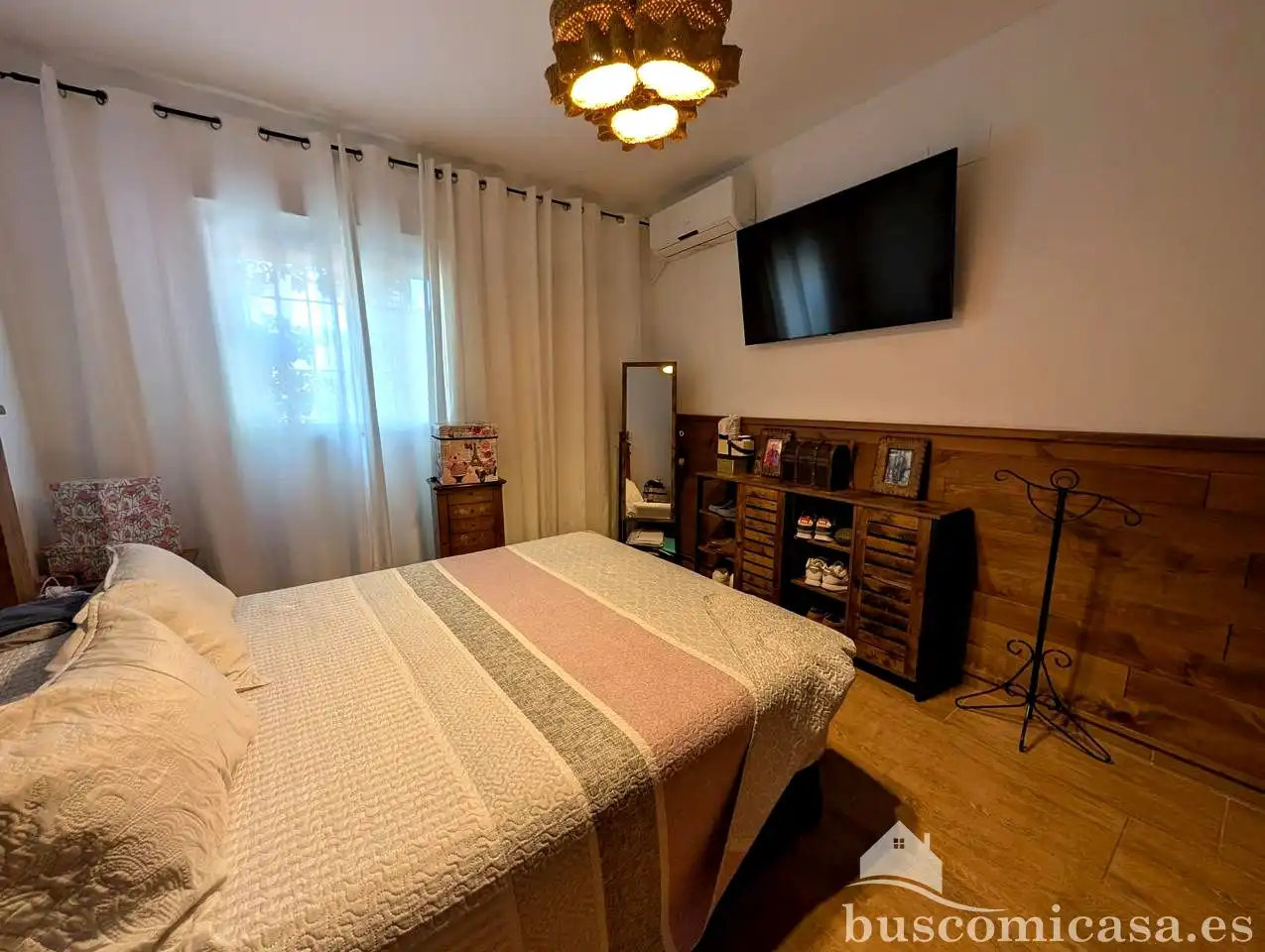 Dormitori de Finca rústica en venda en Linares amb Aire condicionat, Jardí privat i Terrassa