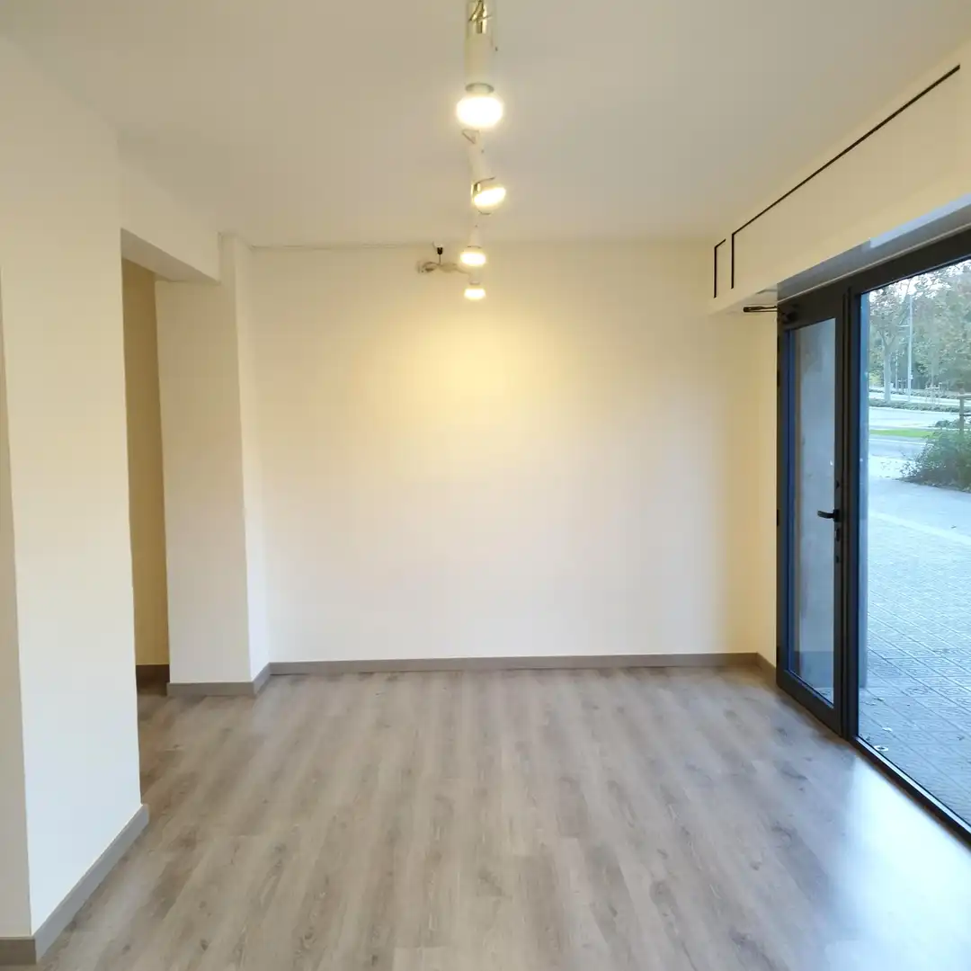 Commercial properties for sale in Barcelona  with Parquet flooring