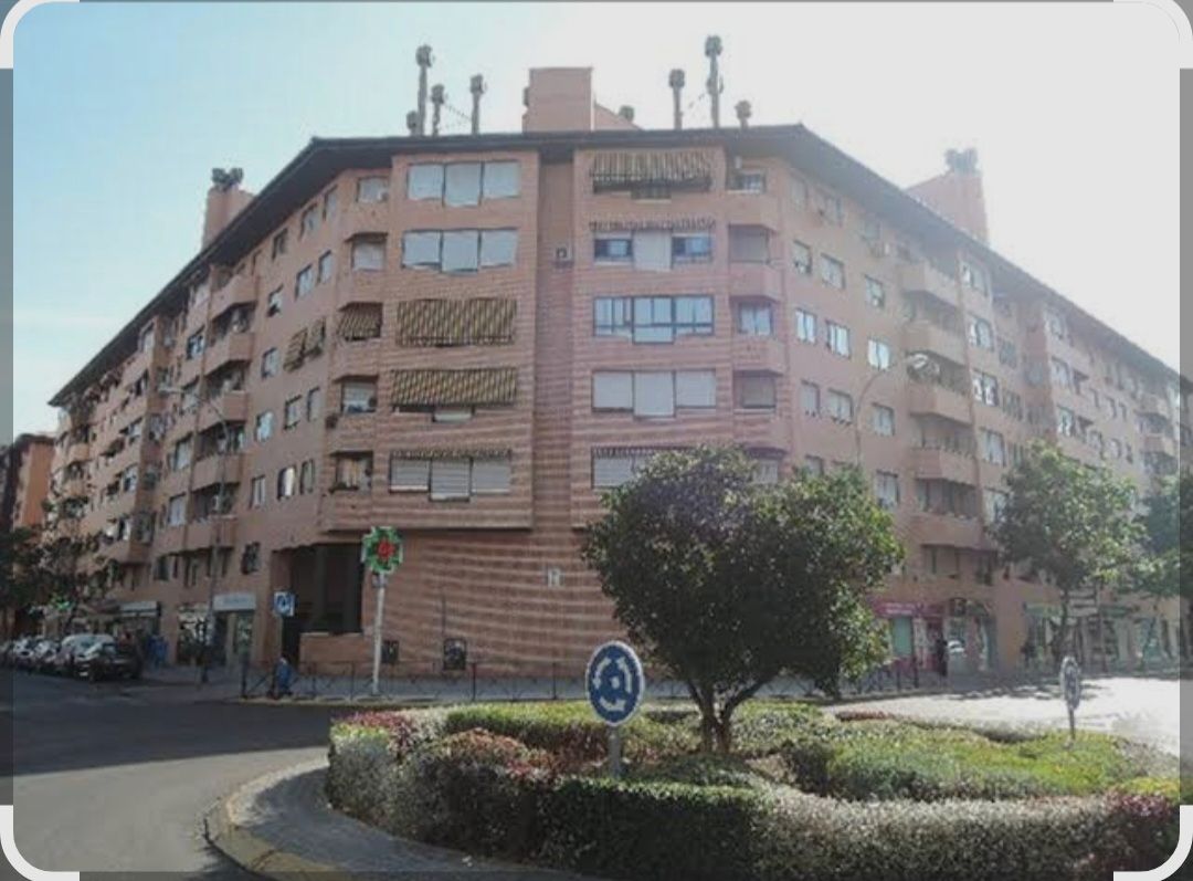 Vista exterior de Piso en venta en Fuenlabrada con Piscina comunitaria