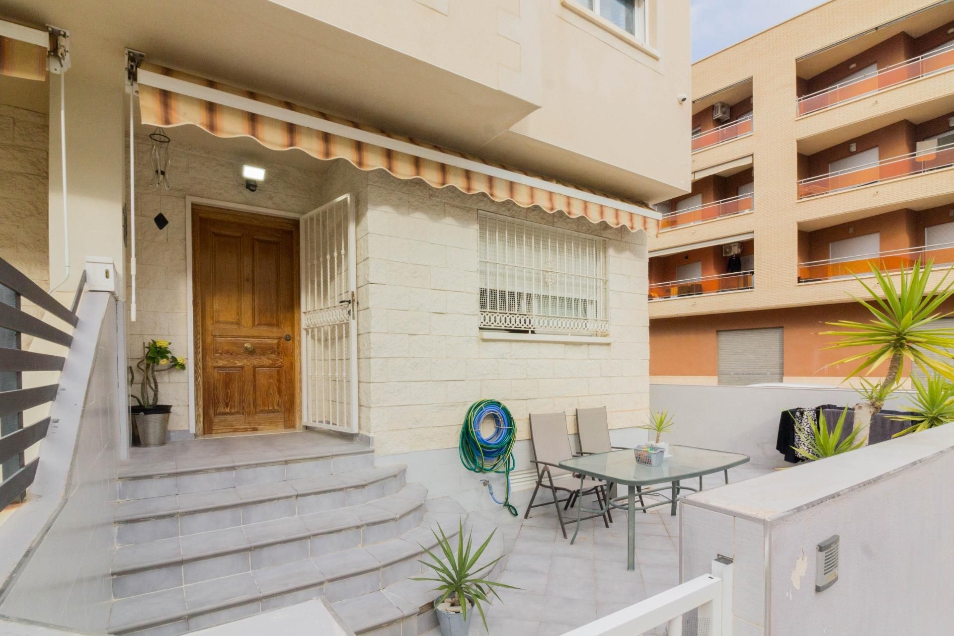 Vista exterior de Casa adosada en venta en Redován con Jardín privado, Terraza y Balcón