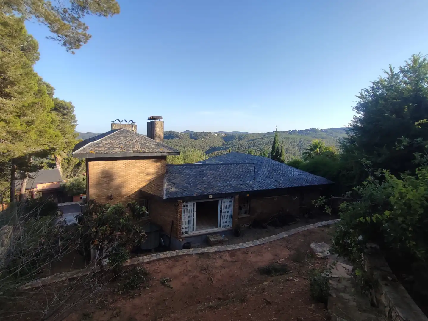 Vista exterior de Casa o xalet en venda en Pallejà amb Aire condicionat, Calefacció i Jardí privat