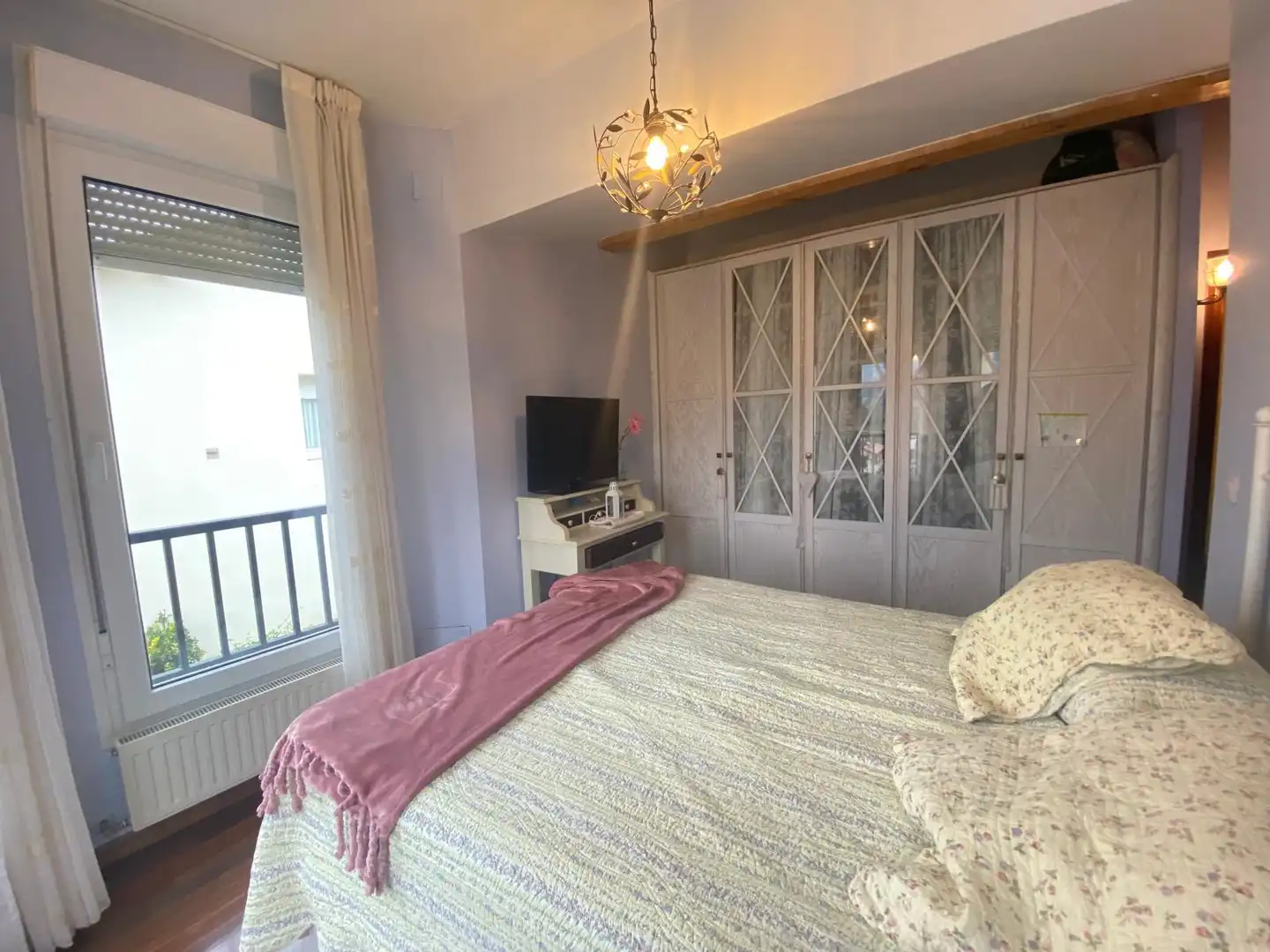 Bedroom of Detached homes for sale in Castro-Urdiales  with Heating, Private garden and Parquet flooring