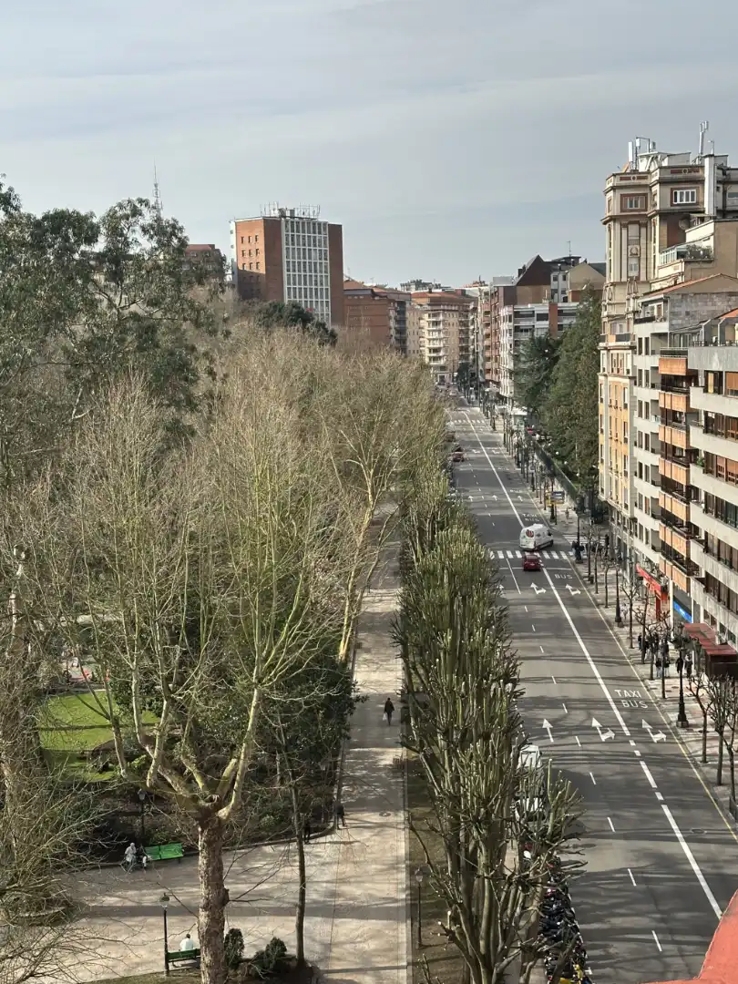 Außenansicht von Maisonette zum Verkauf in Oviedo  mit Heizung und Parkett