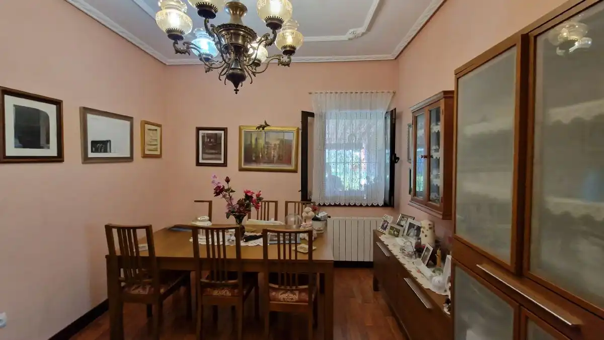 Comedor de Casa o chalet en venta en Torrelavega  con Calefacción, Terraza y Trastero