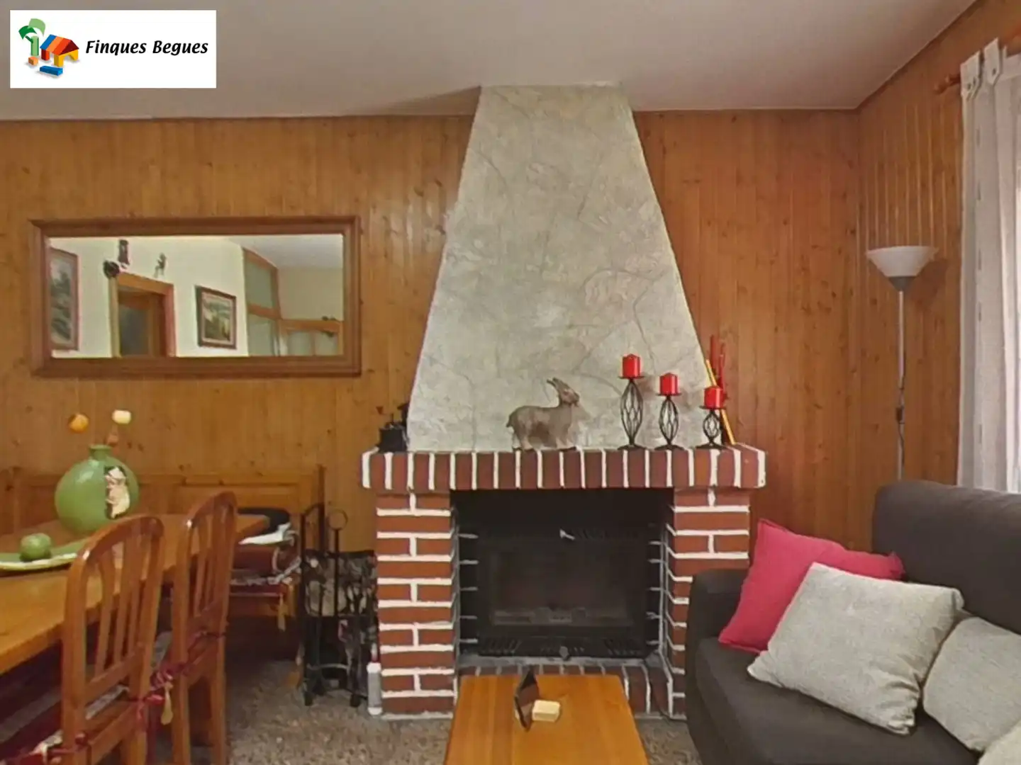 Sala d'estar de Finca rústica en venda en Begues amb Calefacció, Jardí privat i Moblat