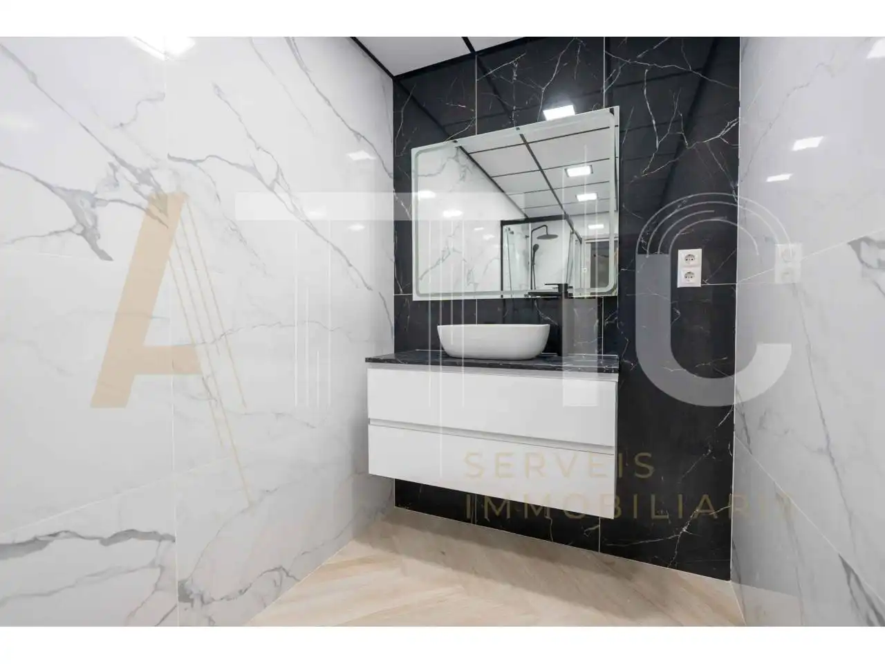 Bathroom of Flat for sale in Sabadell  with Air Conditioner