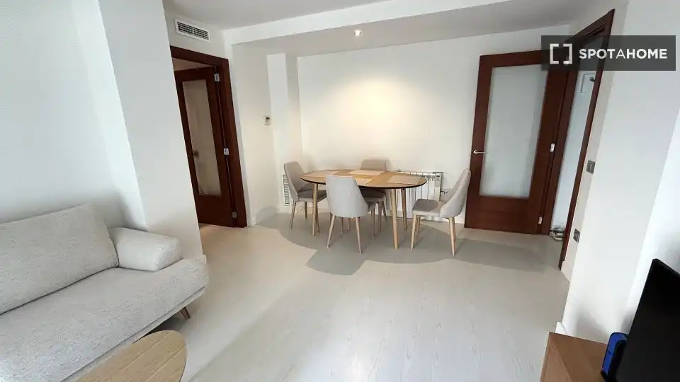 Comedor de Apartamento para compartir en Sitges con Aire acondicionado, Terraza y Amueblado