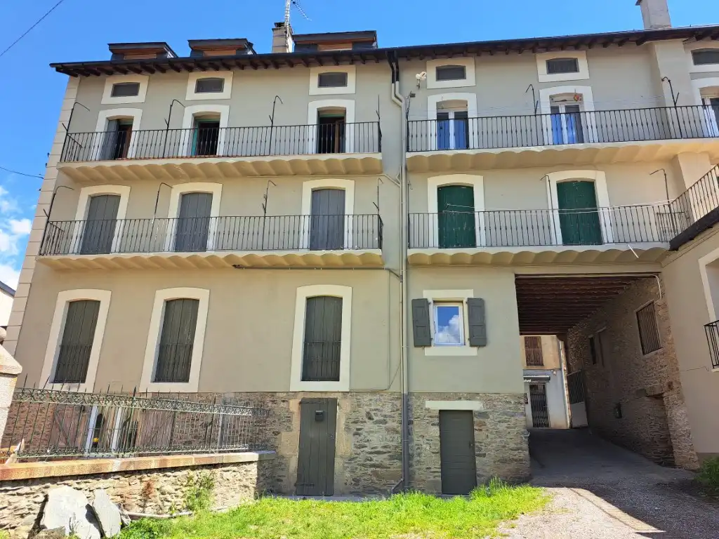 Vista exterior de Àtic de lloguer en Osséja amb Calefacció, Parquet i Traster