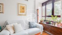 Living room of Flat for sale in  Madrid Capital  with Heating, Private garden and Storage room