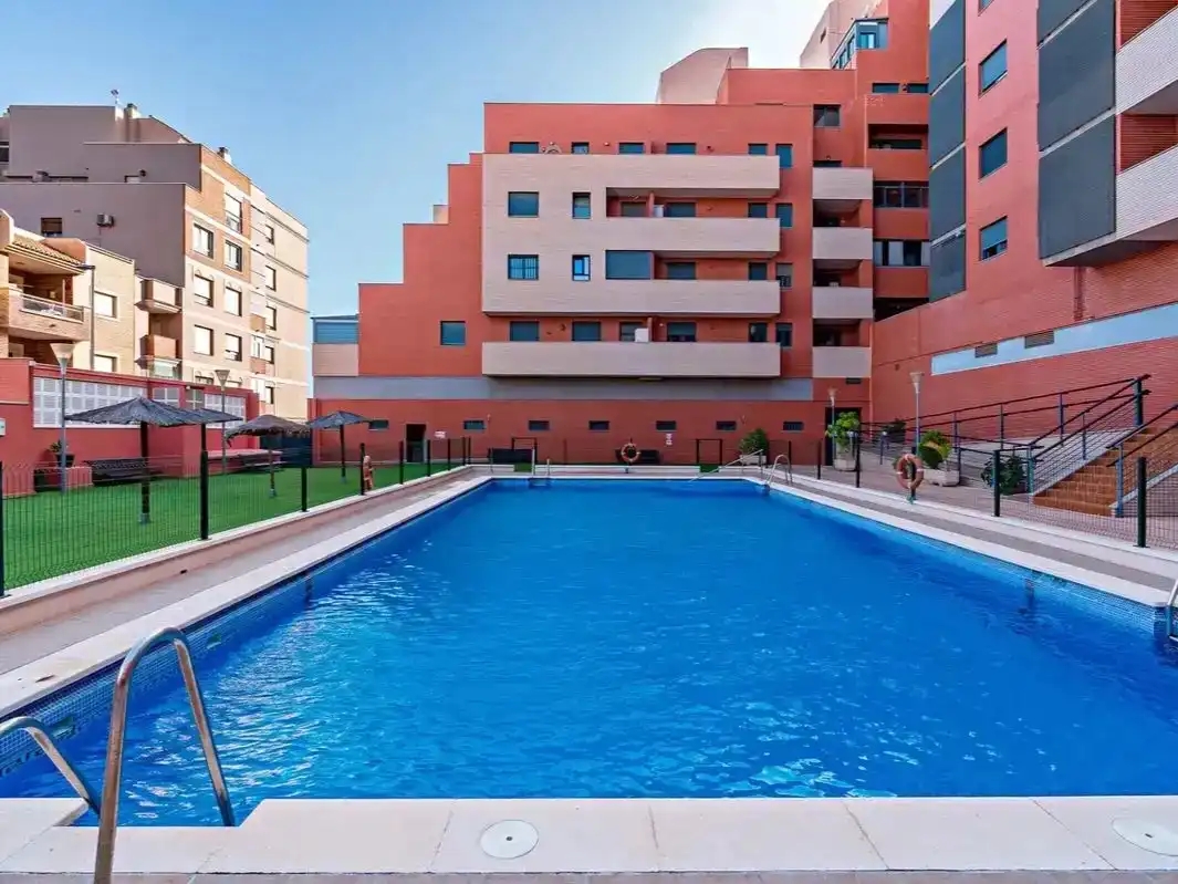 Piscina de Pis en venda en Roquetas de Mar amb Aire condicionat i Piscina