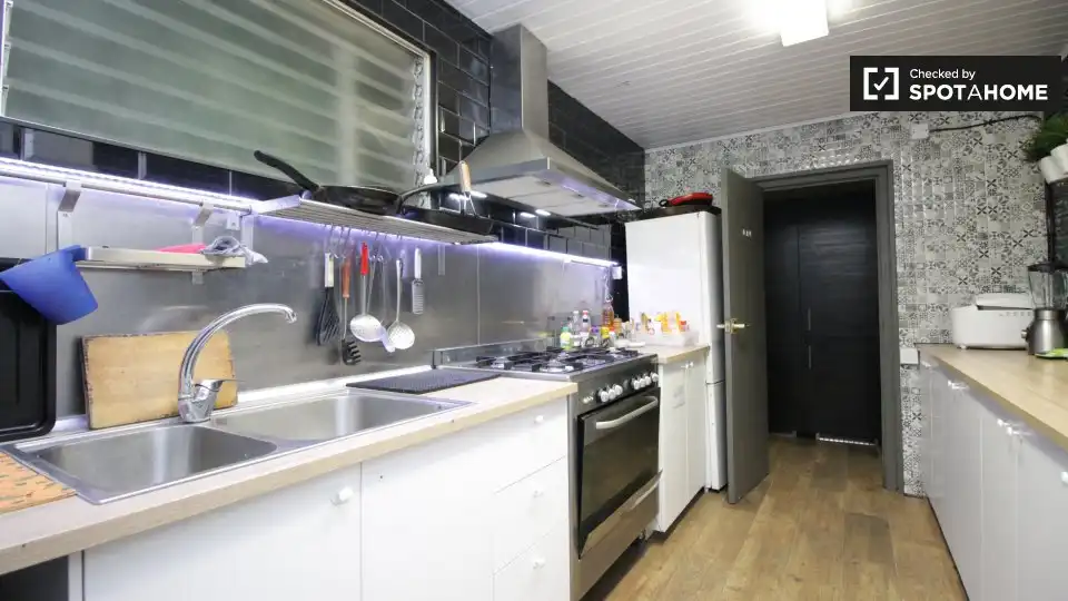 Kitchen of Flat for share in Barcelona  with Air Conditioner, Heating and Furnished
