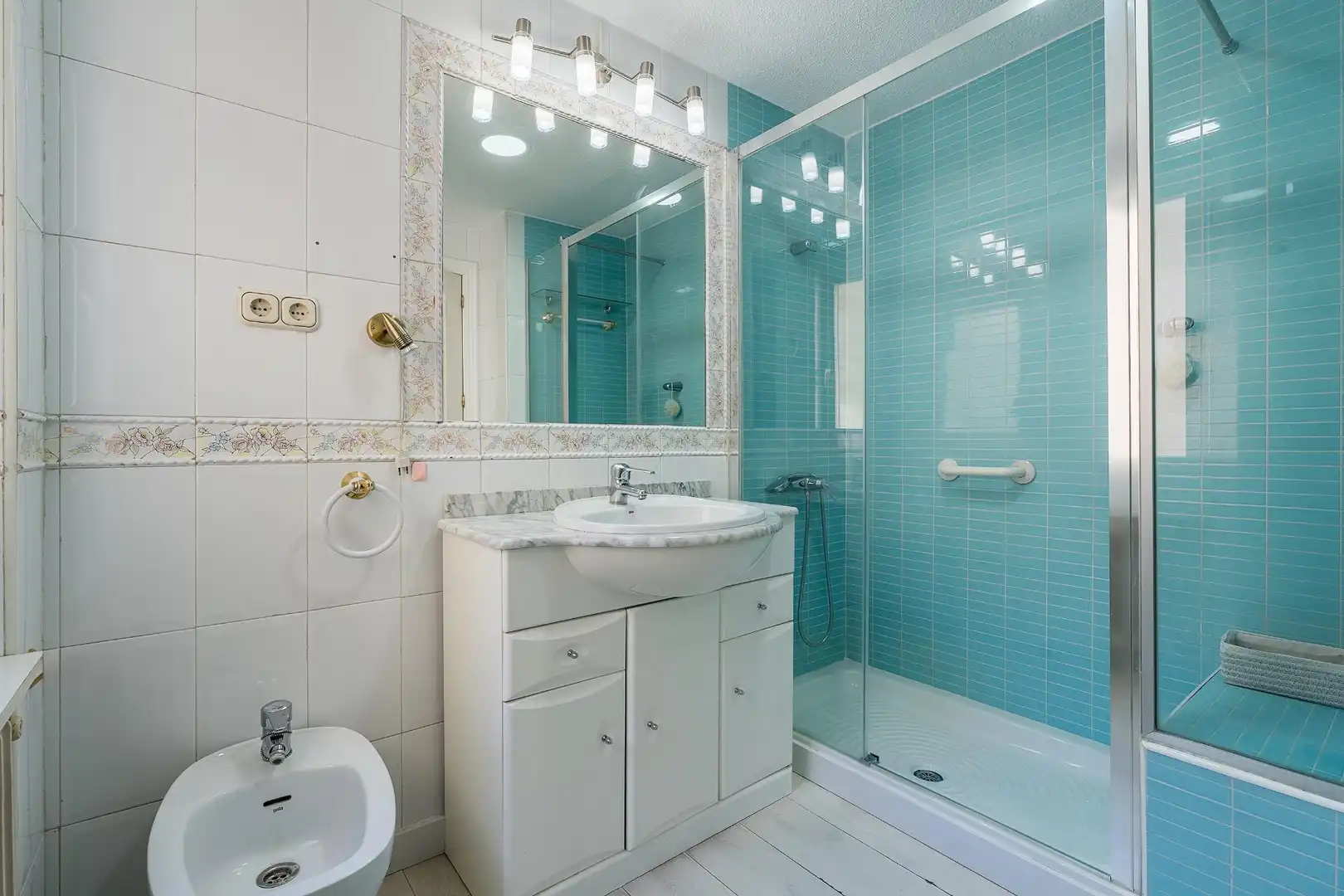 Bathroom of Attic for sale in Granada  with Air Conditioner and Terrace