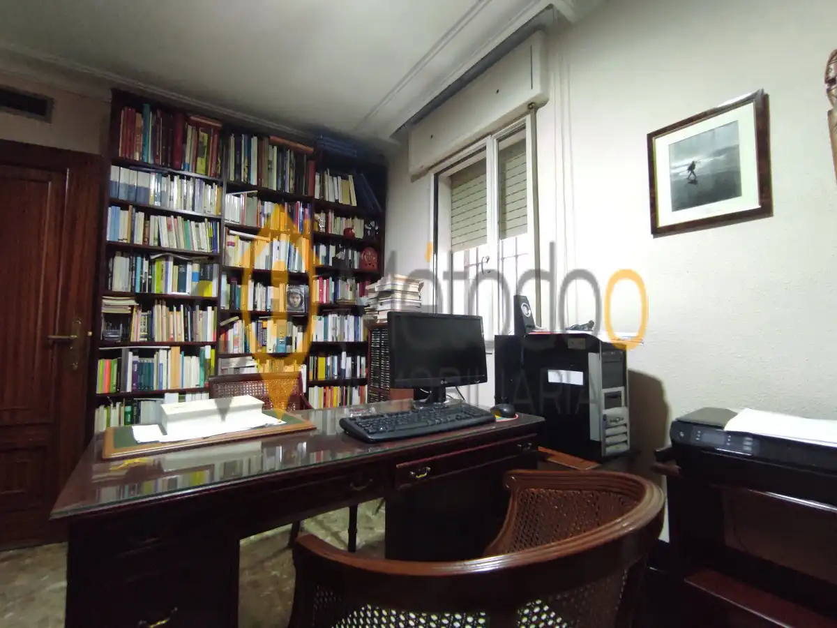 Flat for sale in Sevilla  with Air Conditioner, Terrace and Balcony