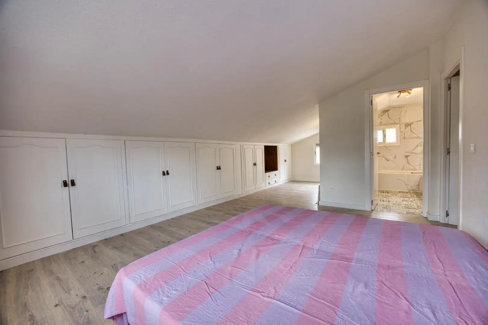 Schlafzimmer von Haus oder Chalet zum Verkauf in Mutxamel mit Klimaanlage, Heizung und Privatgarten