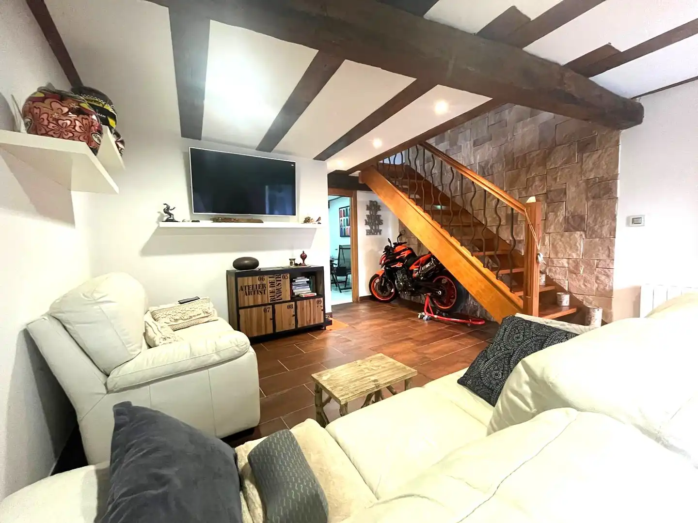 Sala d'estar de Casa o xalet en venda en Castro-Urdiales amb Calefacció, Terrassa i Traster
