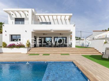 Casa amb balcó en venda a La Conarda - Montesano
