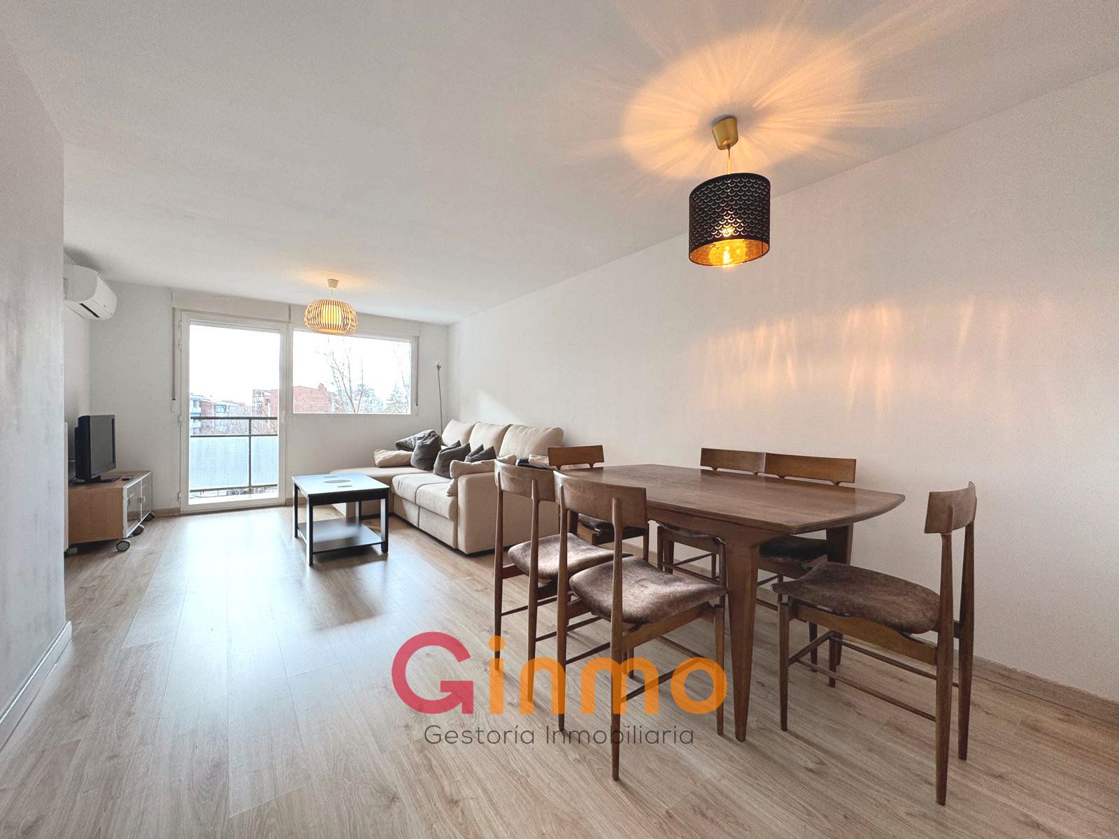 Living room of Flat to rent in  Madrid Capital  with Air Conditioner, Heating and Terrace
