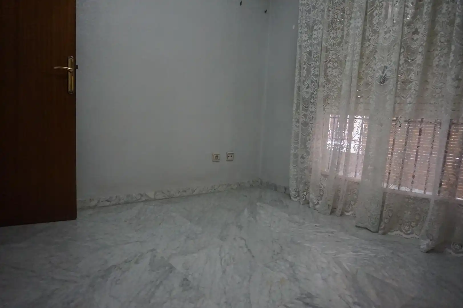 Habitación de Piso en venta en Elche / Elx con Aire acondicionado, Trastero y Balcón