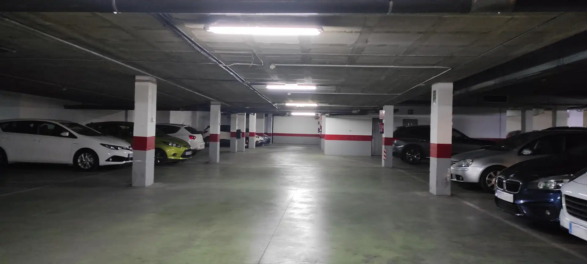 Parkplatz von Wohnungen zur Miete in Málaga mit Privatgarten