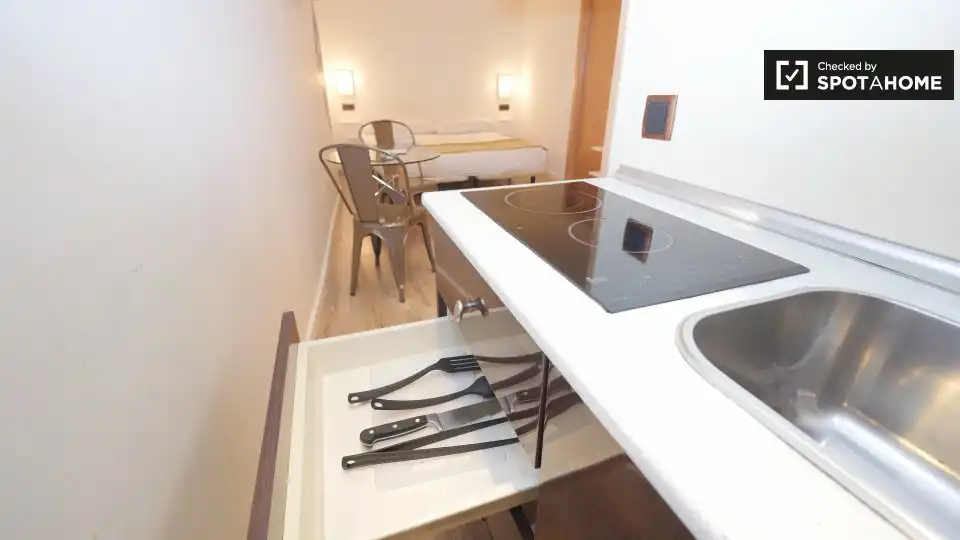 Kitchen of Flat for rent in Barcelona  with Air Conditioner, Heating and Furnished