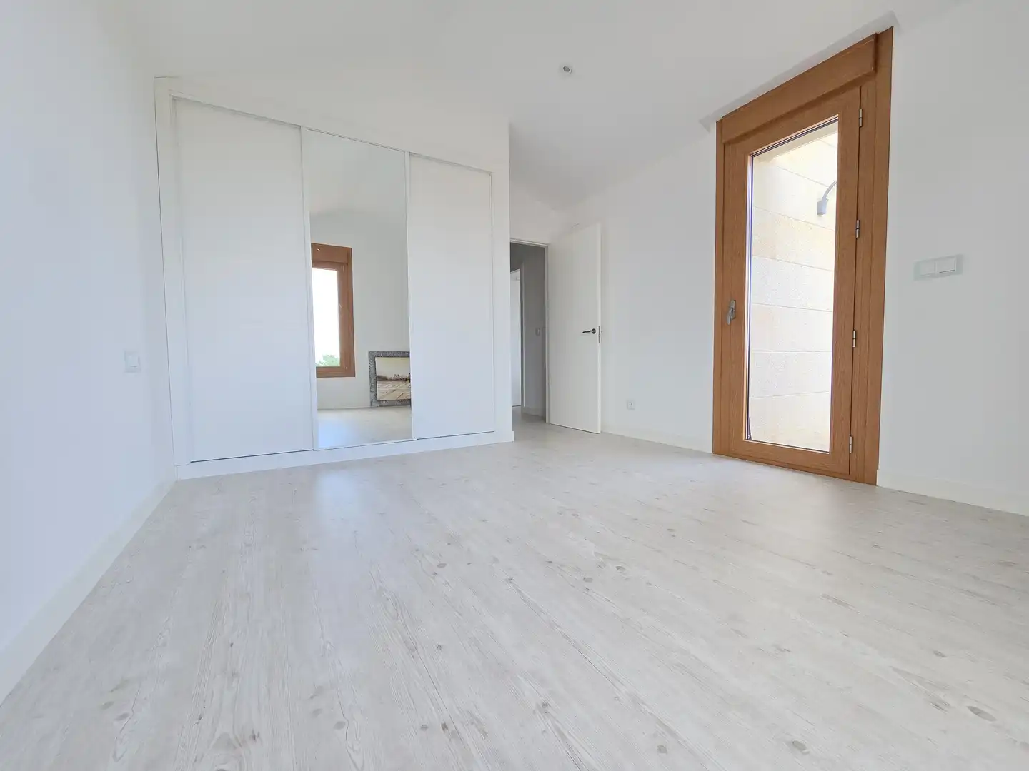 Dormitori de Casa o xalet en venda en Vigo  amb Calefacció, Jardí privat i Terrassa
