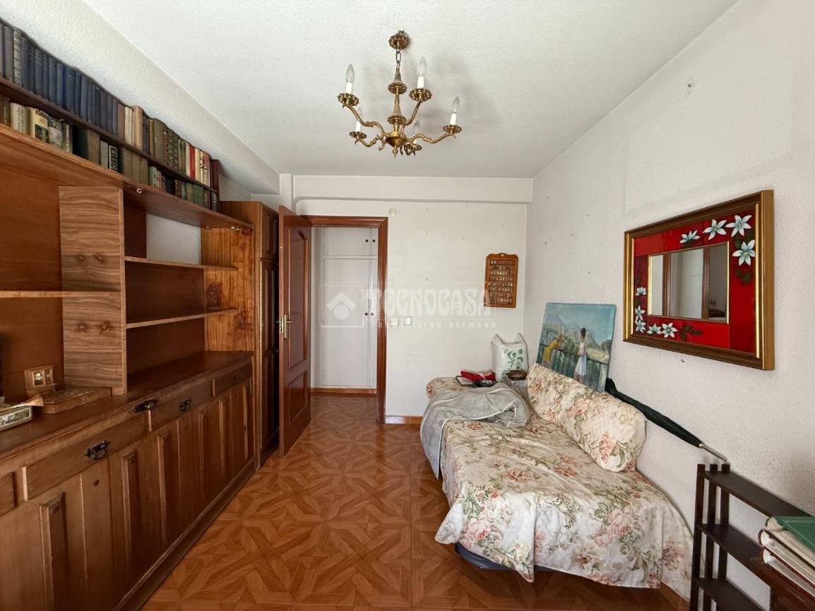 Habitación de Piso en venta en  Madrid Capital con Calefacción y Terraza