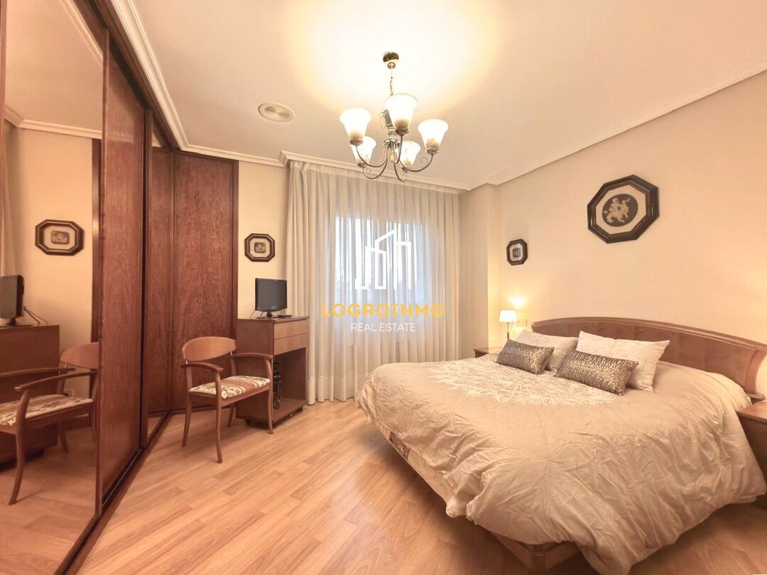 Bedroom of Flat for sale in  Logroño  with Air Conditioner, Heating and Storage room