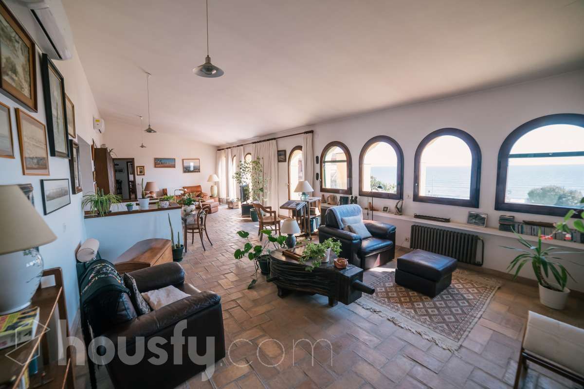 Sala d'estar de Casa o xalet en venda en Vilanova i la Geltrú amb Aire condicionat, Calefacció i Jardí privat