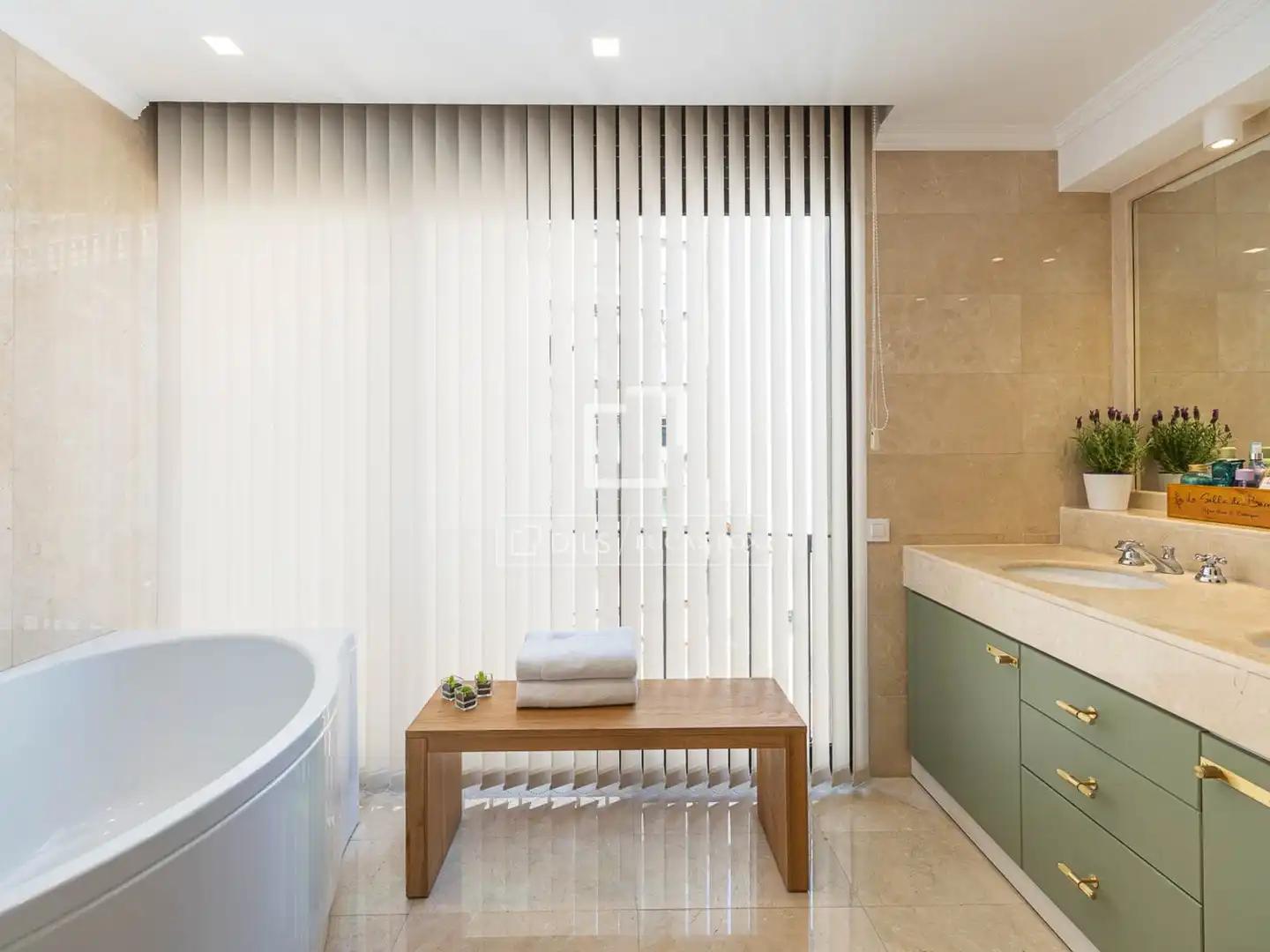 Badezimmer von Wohnung zum Verkauf in Barcelona mit Klimaanlage, Heizung und Parkett