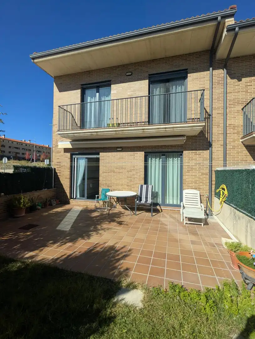 Casa adosada en venta en Ayegui / Aiegi, Navarra