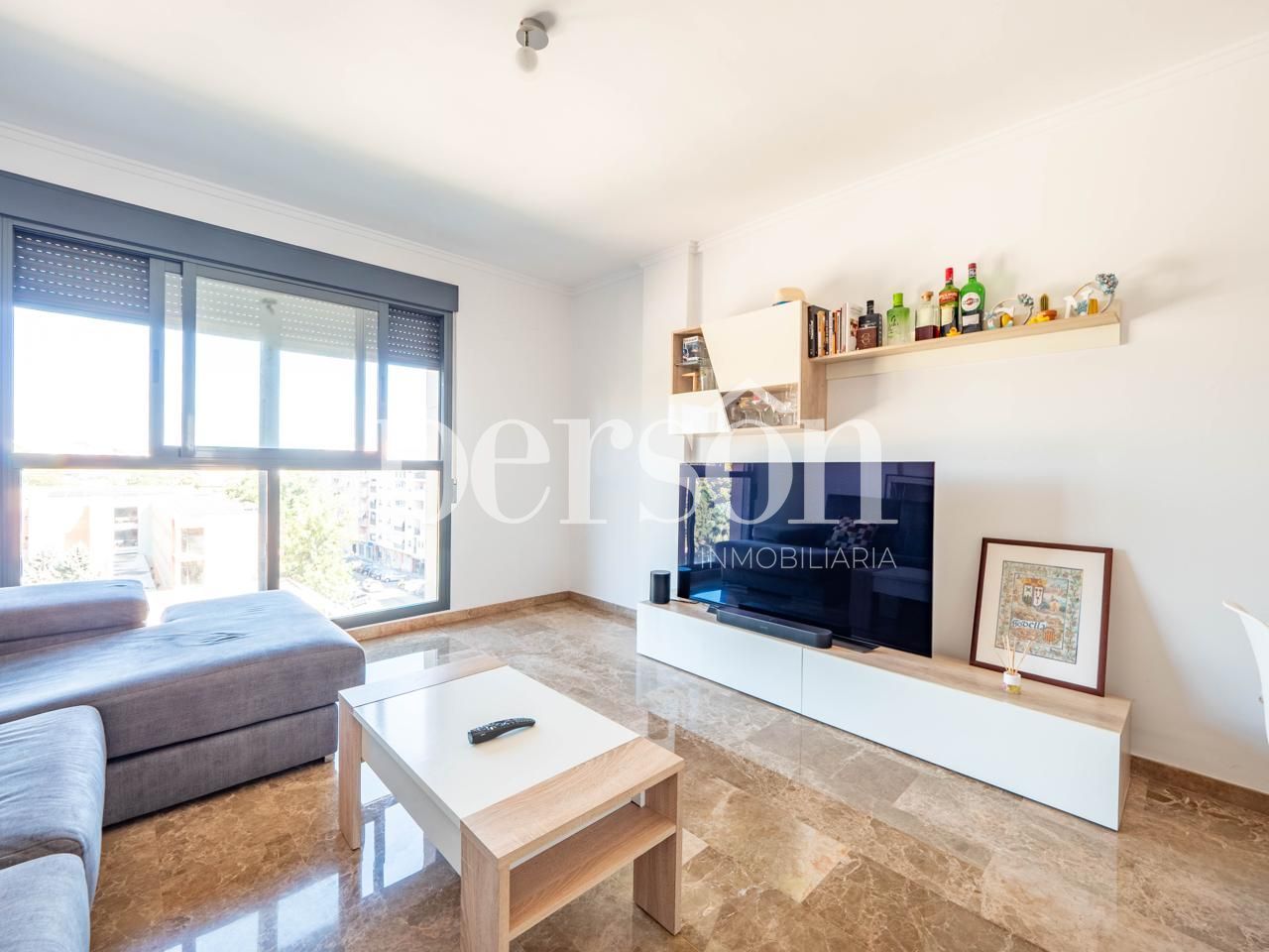 Living room of Flat for sale in Burjassot  with Air Conditioner and Furnished