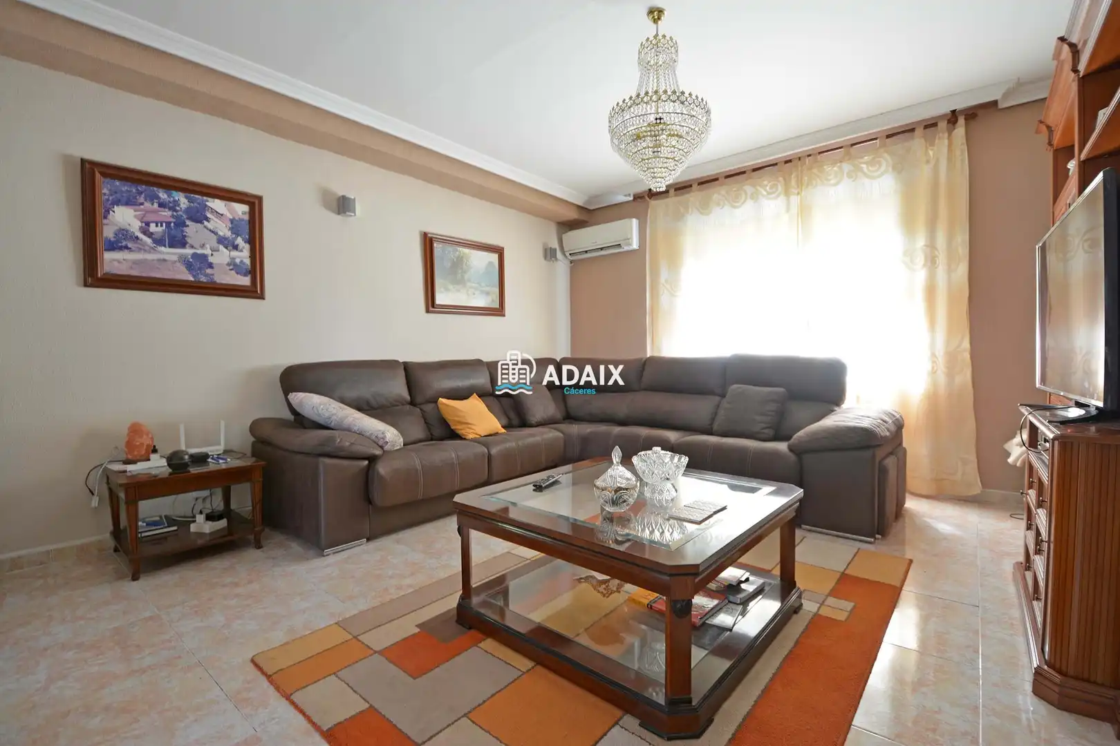 Sala d'estar de Casa o xalet en venda en Malpartida de Cáceres amb Aire condicionat, Calefacció i Jacuzzi