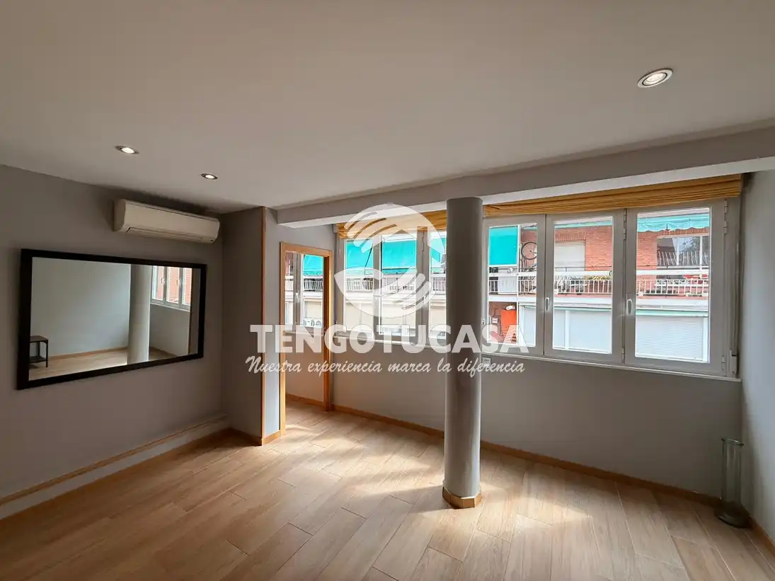 Flat for sale in Madrid  with Air Conditioner, Heating and Furnished