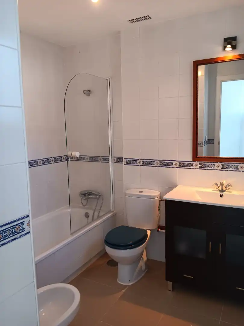 Baño de Casa adosada de alquiler en Castilleja de la Cuesta con Aire acondicionado