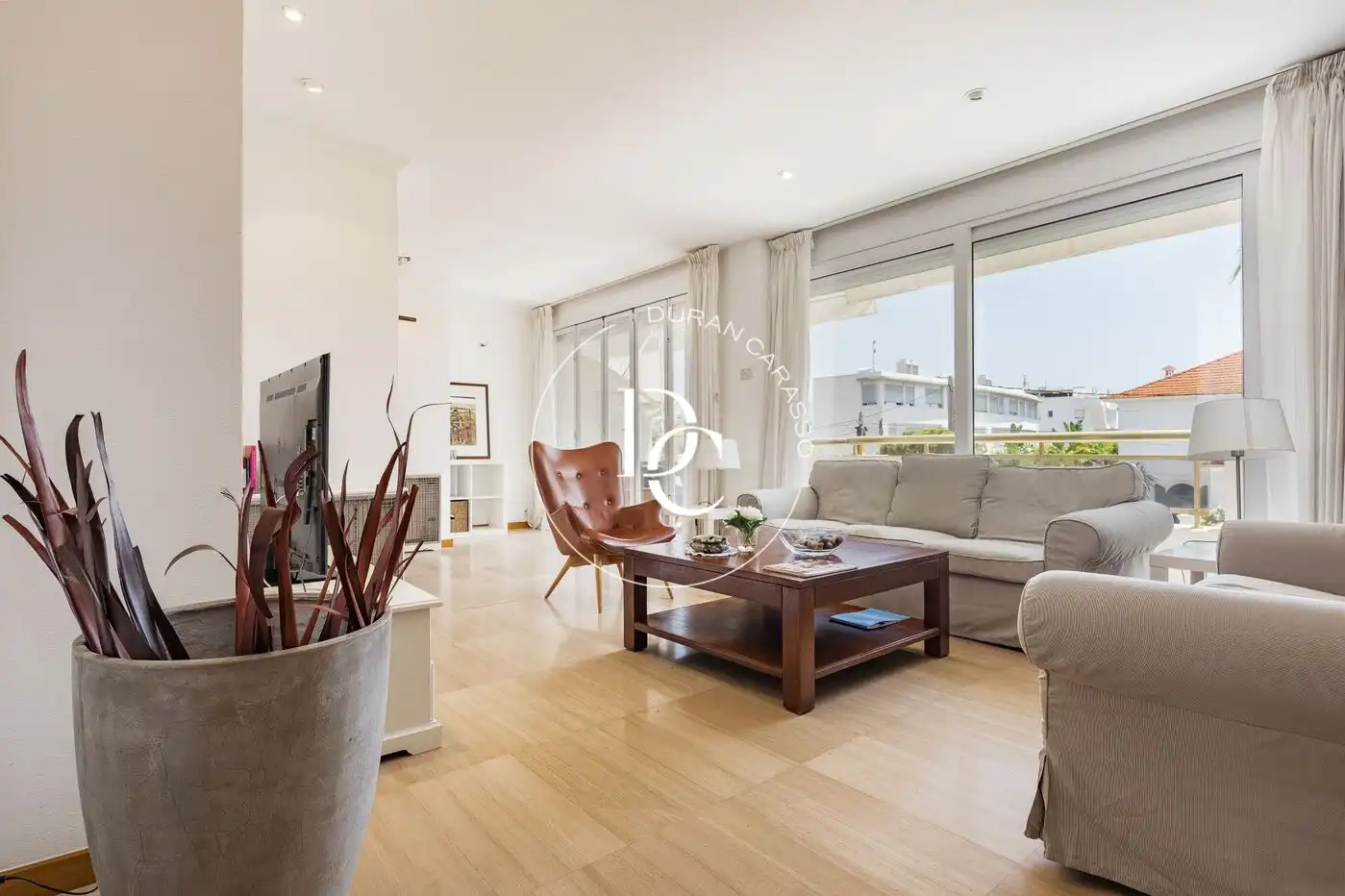 Sala d'estar de Dúplex en venda en Sitges amb Aire condicionat, Calefacció i Jardí privat