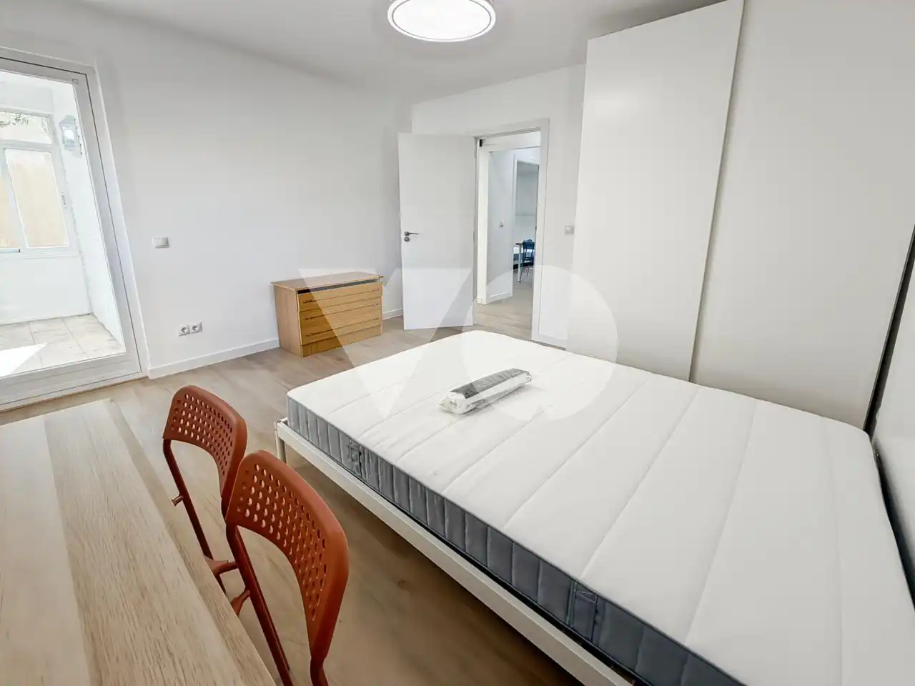 Habitación de Piso para compartir en Madrid con Calefacción y Amueblado
