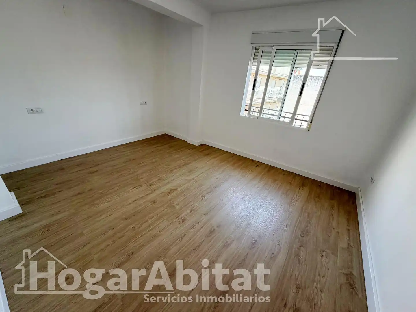 Dormitori de Pis en venda en Paterna amb Aire condicionat i Balcó