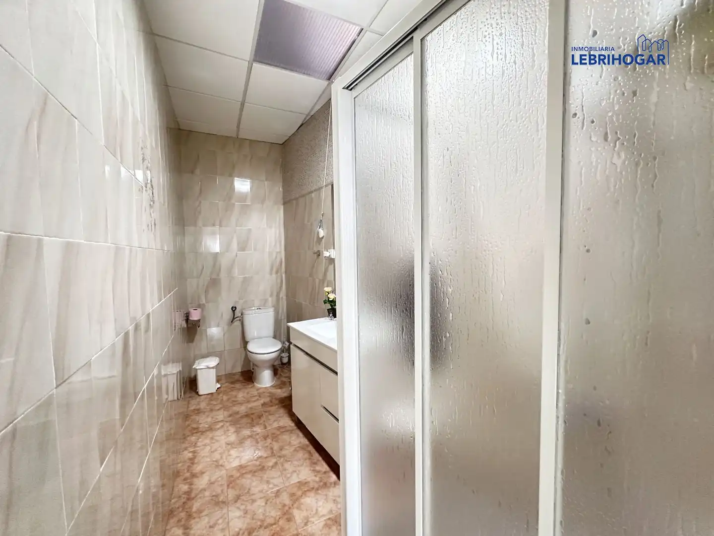 Baño de Piso en venta en Lebrija con Aire acondicionado, Calefacción y Terraza