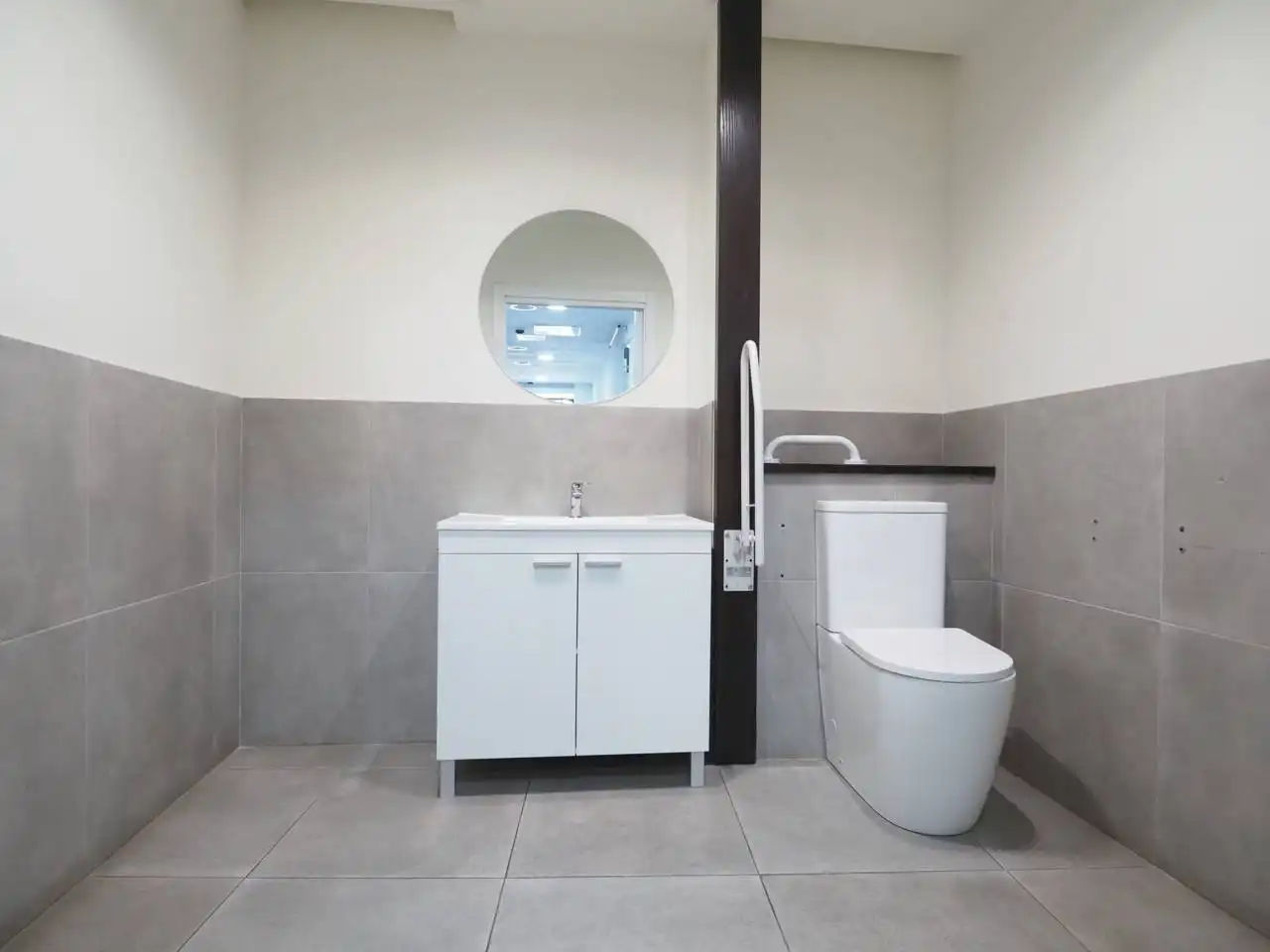 Bathroom of Commercial properties for rent in Granollers