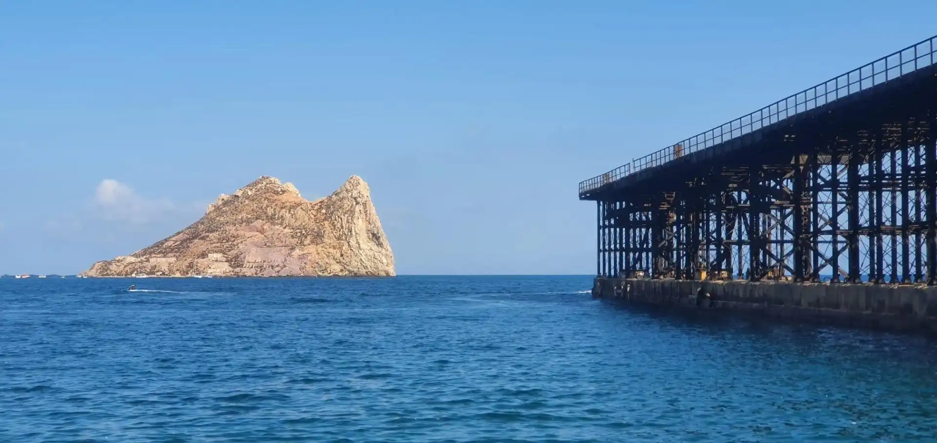 Vista exterior de Casa o xalet en venda en Águilas amb Calefacció, Piscina i Balcó