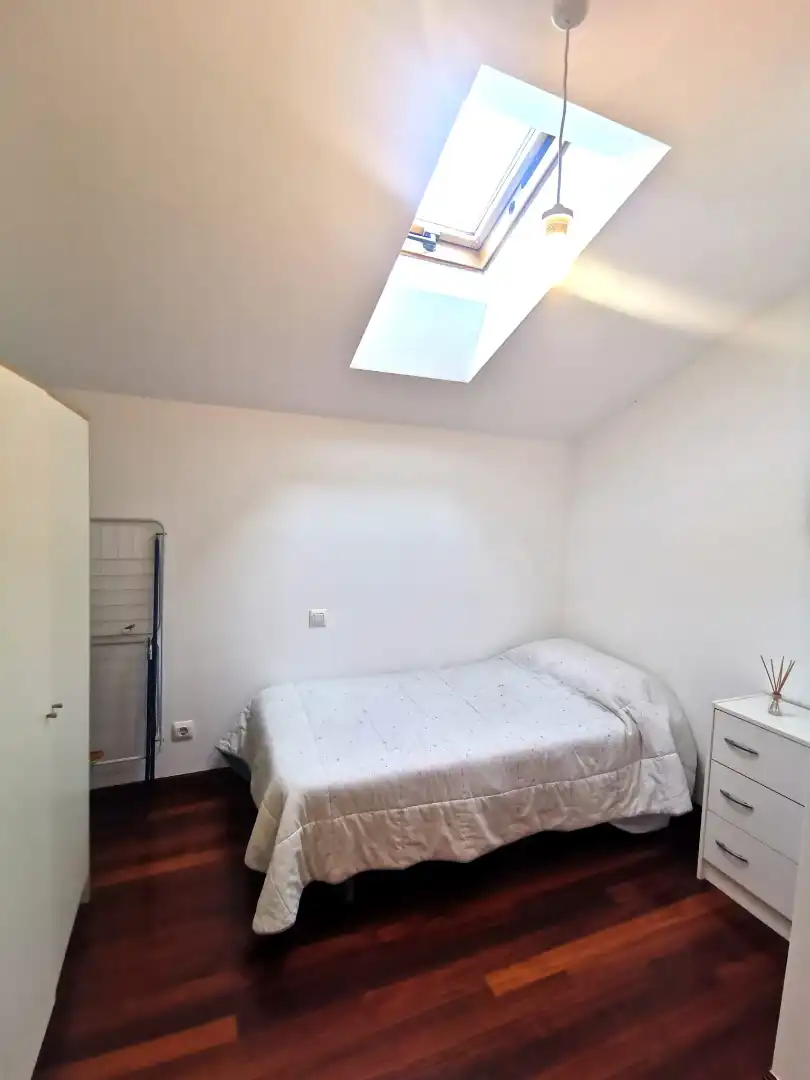 Habitación de Ático en venta en Castro-Urdiales con Calefacción, Terraza y Trastero