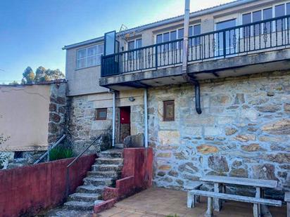 Vista exterior de Casa adosada en venda en A Cañiza   amb Jardí privat, Forn i Balcó