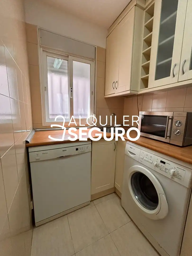 Kitchen of Flat for rent in Madrid  with Air Conditioner and Heating