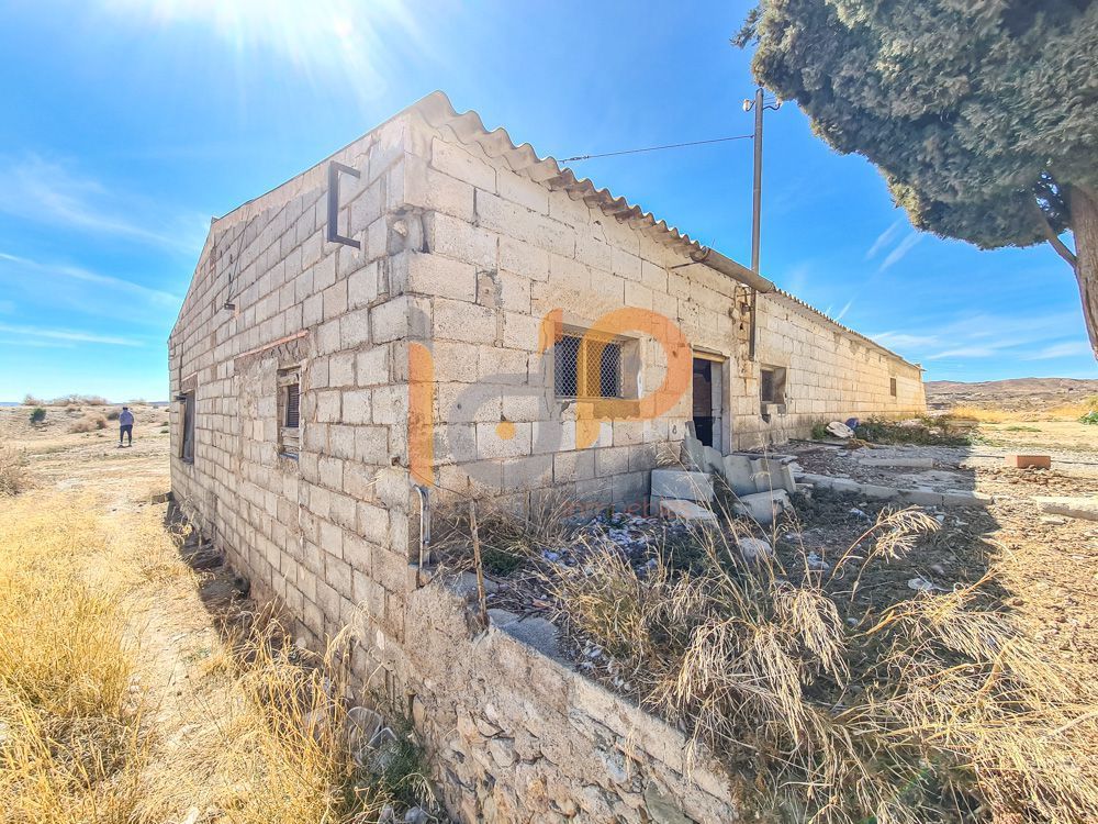 Industrial buildings for sale in Taberno