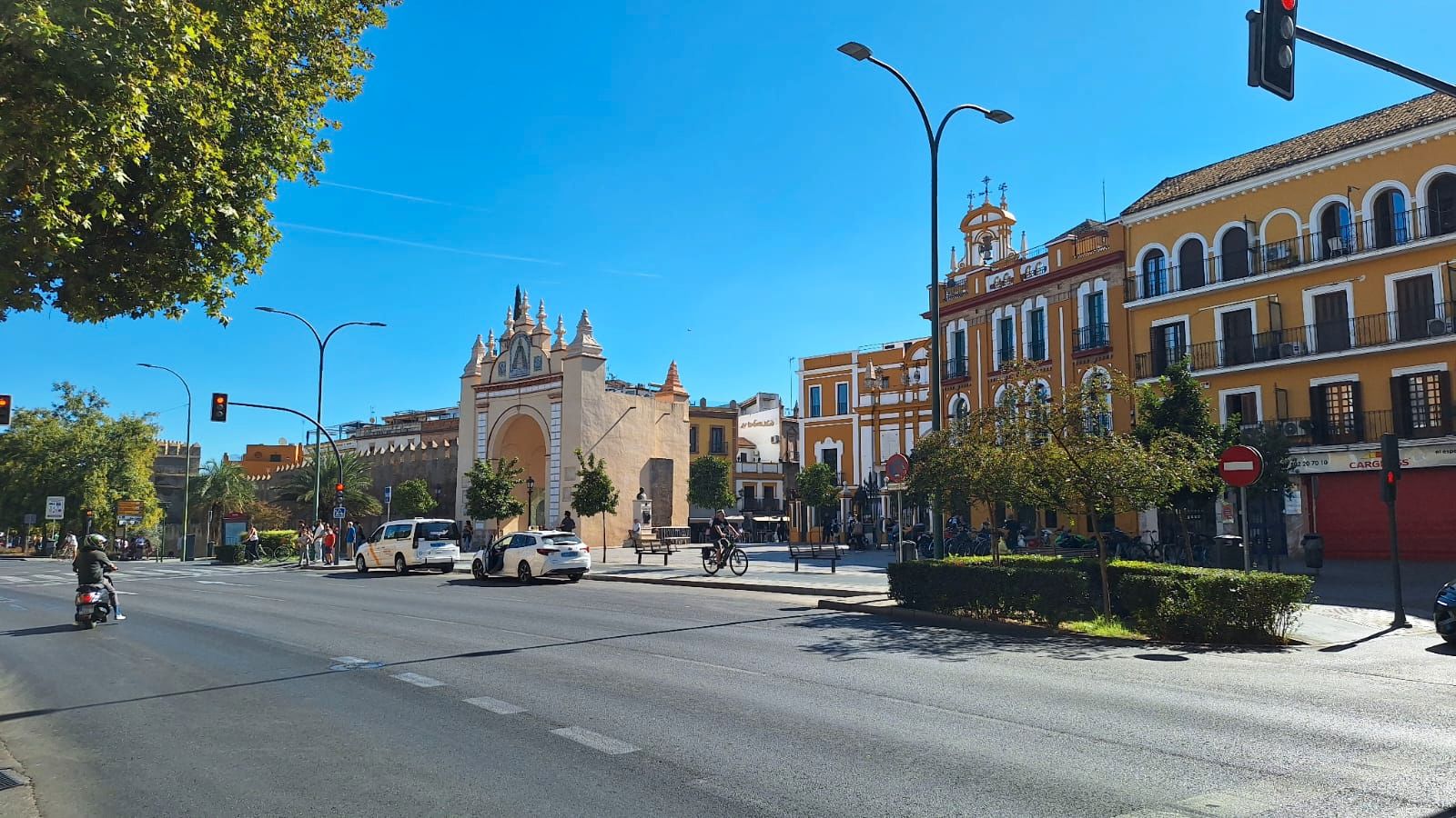Exterior view of Flat for sale in  Sevilla Capital  with Air Conditioner and Furnished