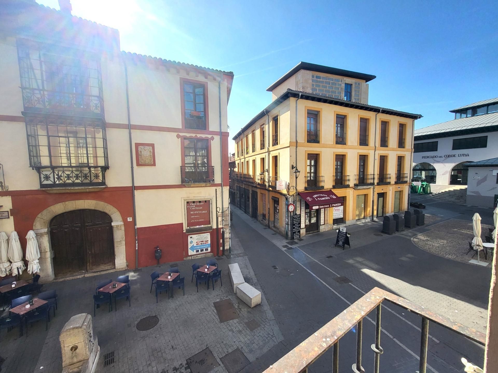 Exterior view of Flat for sale in León Capital   with Heating, Terrace and Balcony