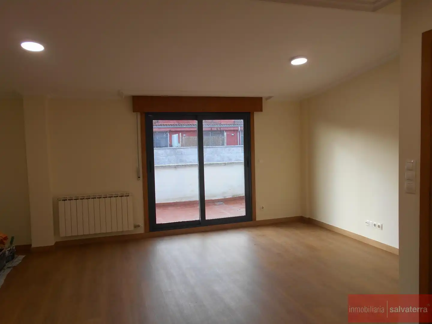 Habitación de Ático en venta en Salvaterra de Miño con Calefacción, Terraza y Trastero